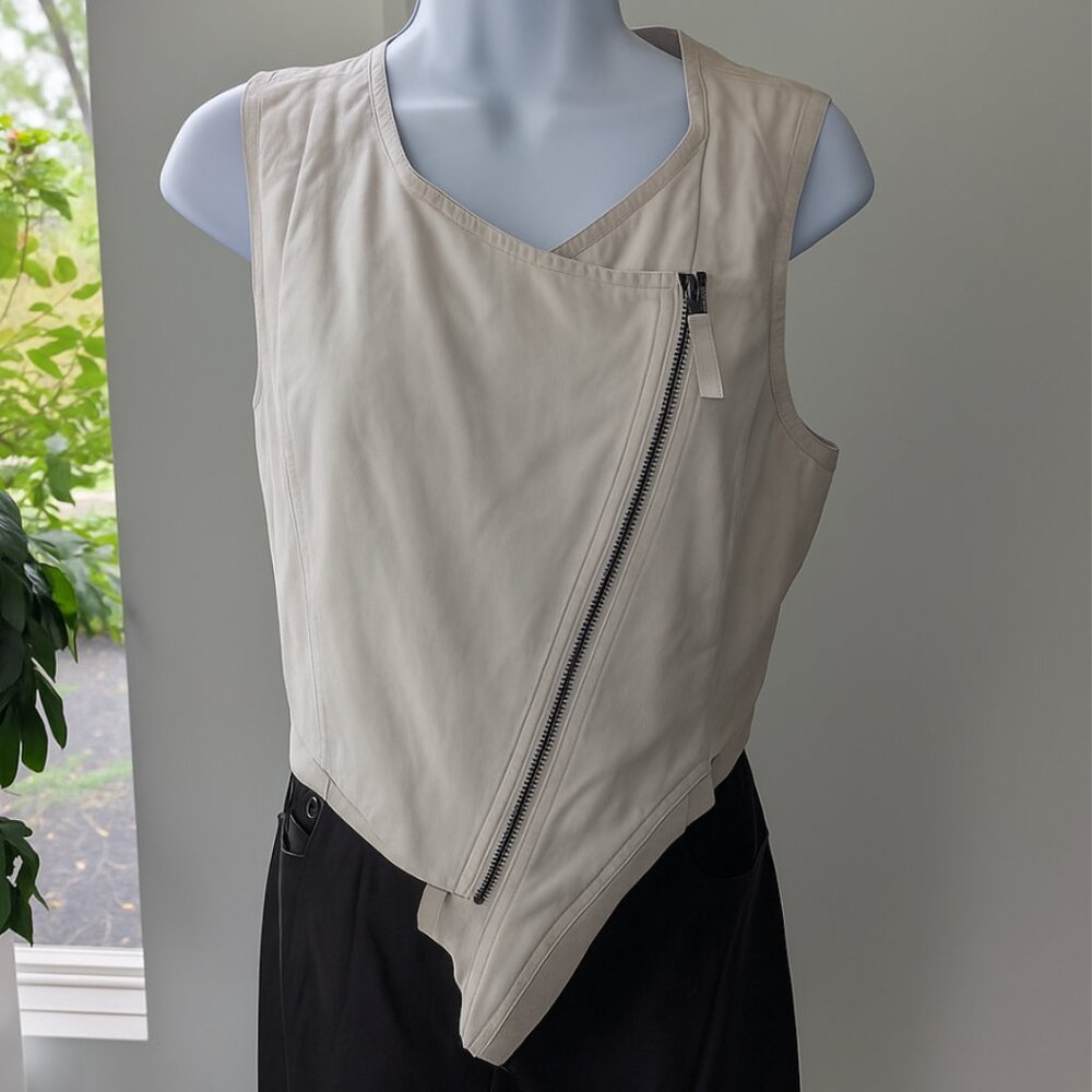 Stella Carakasi Light Gray Diagonal Zip Vest with Asymmetrical Hem Size M